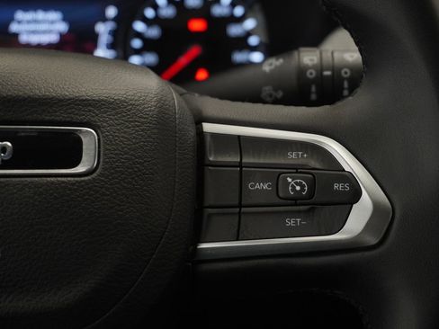 Used 2025 Jeep Compass Latitude AWD/4WD image 38