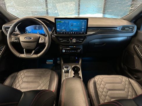 Used 2024 Ford Escape ST-Line Elite w/ Premium Technology Package AWD/4WD image 9