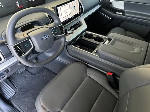 Used 2026 Ford Expedition Max Active RWD image 9
