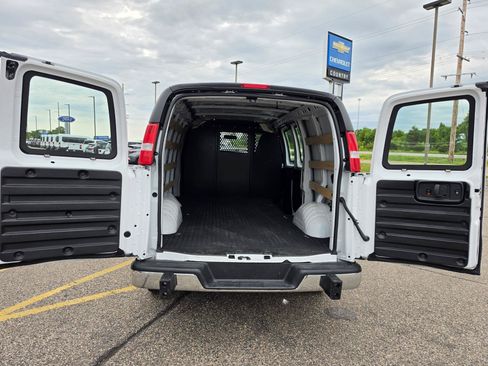Used 2024 Chevrolet Express 2500 w/ Driver Convenience Package RWD image 4