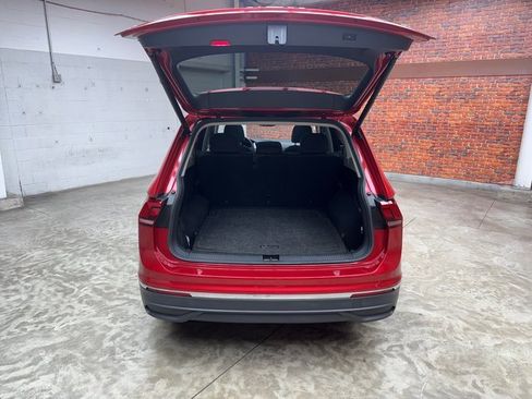Used 2022 Volkswagen Tiguan SE image 27