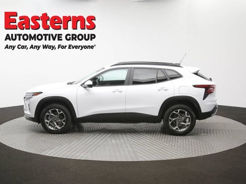 Used 2025 Chevrolet Trax LT FWD image 60
