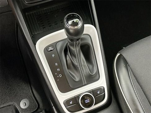 Used 2023 Hyundai Venue Limited image 15