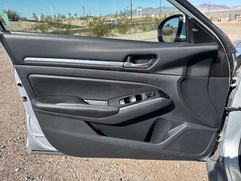 Used 2023 Nissan Altima 2.5 SV image 10