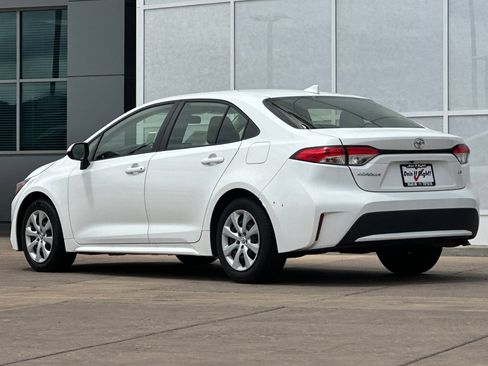 Used 2022 Toyota Corolla LE FWD image 6