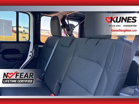 Used 2022 Jeep Wrangler Unlimited Sport image 39