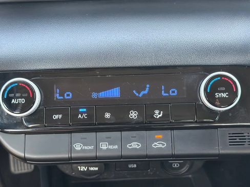 Used 2023 Hyundai Elantra SEL w/ Preferred Accessory Package FWD image 17