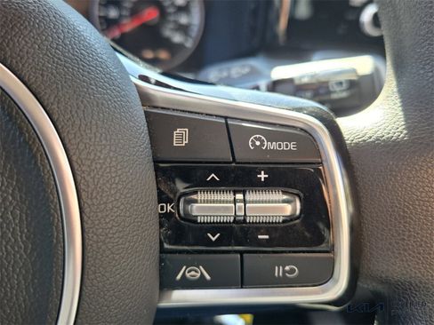 Used 2023 Kia Sorento LX image 27