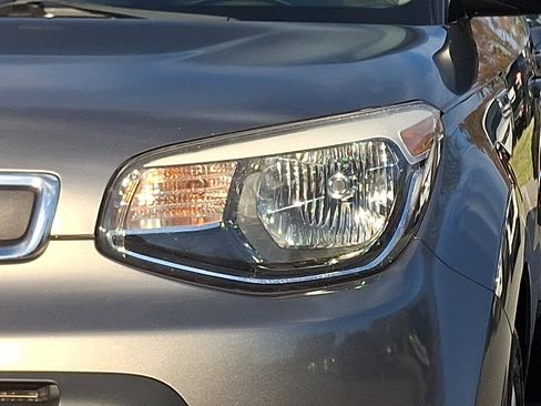 Used 2016 Kia Soul Base image 10