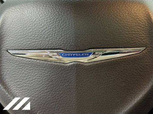 Used 2017 Chrysler 300 C image 33