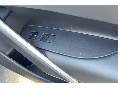 Used 2024 Toyota Corolla Cross XLE w/ Convenience Package image 21