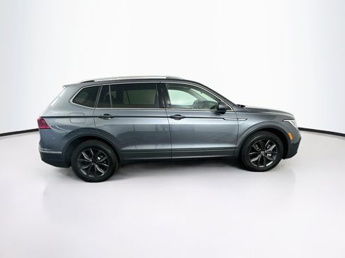 Used 2023 Volkswagen Tiguan SE w/ Panoramic Sunroof Package FWD image 10