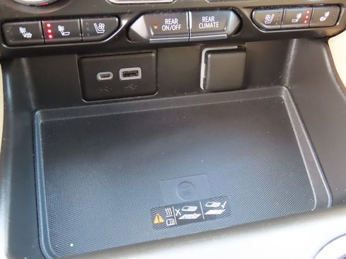 Used 2022 Chevrolet Tahoe Premier AWD/4WD image 7