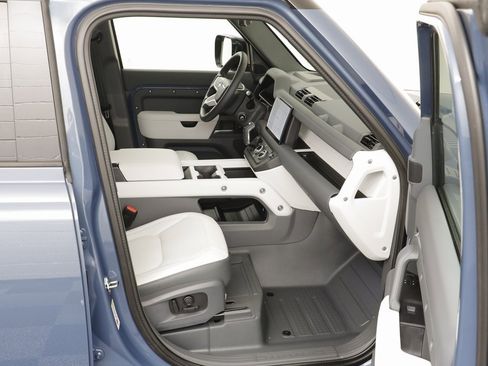 Used 2025 Land Rover Defender 110 S image 20