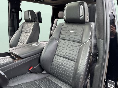 Used 2022 Cadillac Escalade ESV Premium Luxury Platinum w/ Heavy-Duty Trailer Package image 11