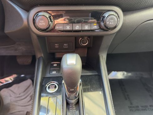 Used 2021 Nissan Kicks SV image 26