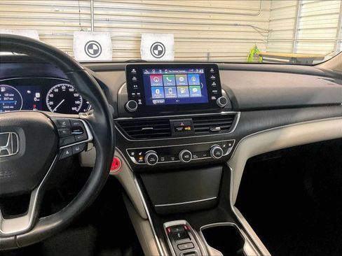 Used 2021 Honda Accord Touring image 9