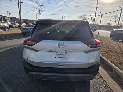 Used 2023 Nissan Rogue SV FWD image 6