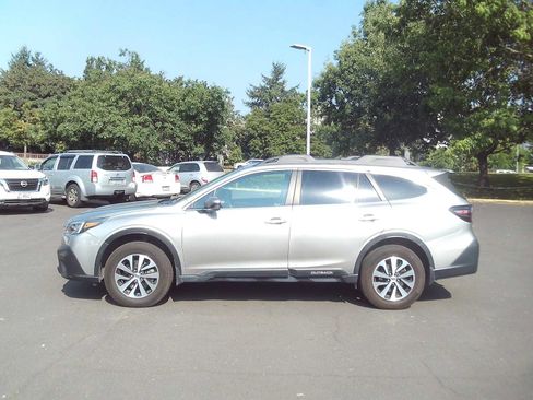Used 2020 Subaru Outback Premium AWD/4WD image 2