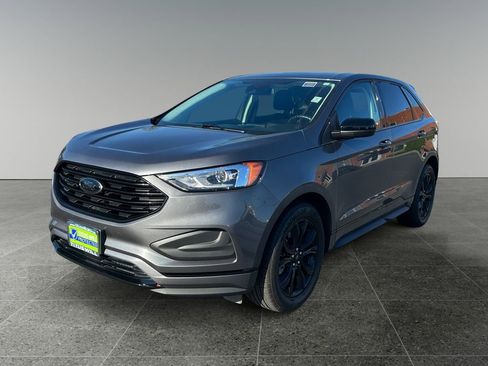 Used 2022 Ford Edge SE w/ Black Appearance Package image 3