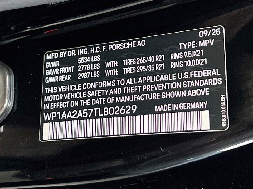 Certified 2026 Porsche Macan AWD/4WD image 35