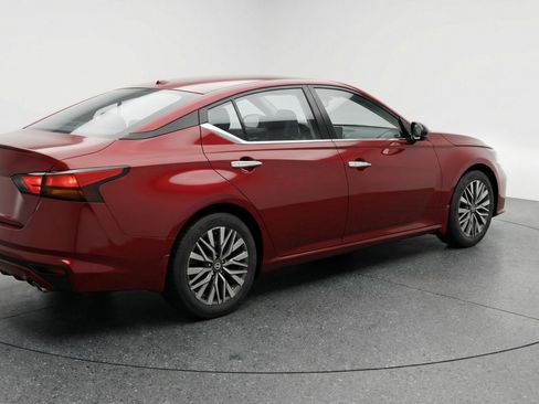 Used 2025 Nissan Altima 2.5 SV image 9