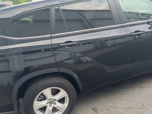 Used 2024 Toyota Highlander LE AWD/4WD image 16