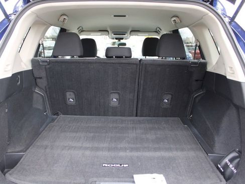 Used 2021 Nissan Rogue SV image 11