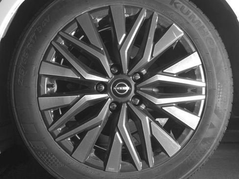 Used 2025 Nissan Altima 2.5 SV FWD image 14