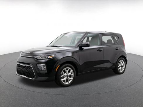Used 2025 Kia Soul LX w/ LX Technology Package FWD image 3