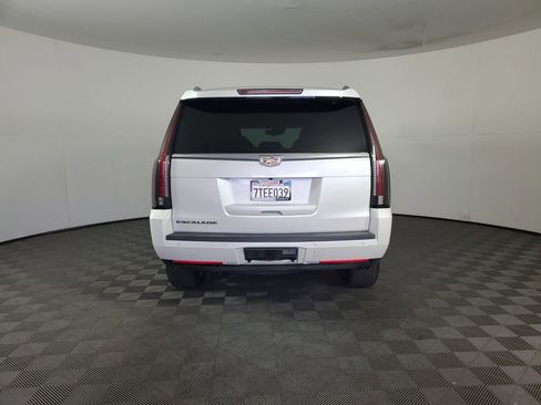 Used 2016 Cadillac Escalade Luxury image 5