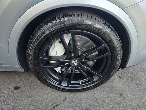 Used 2020 Porsche Cayenne Turbo AWD/4WD image 28