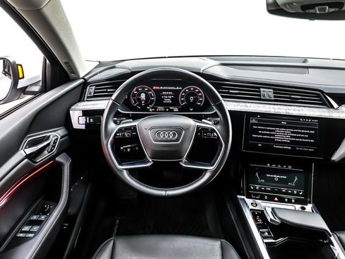 Used 2024 Audi Q8 e-tron Premium Plus w/ Premium Plus Package image 6