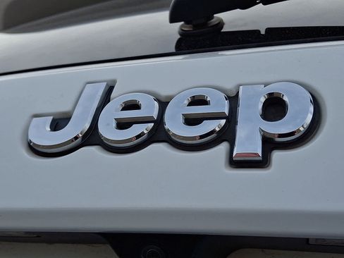 Used 2018 Jeep Grand Cherokee Limited image 31