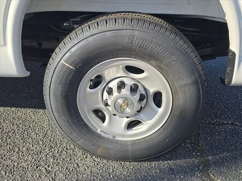 New 2026 Chevrolet Express 2500 Work Van image 30