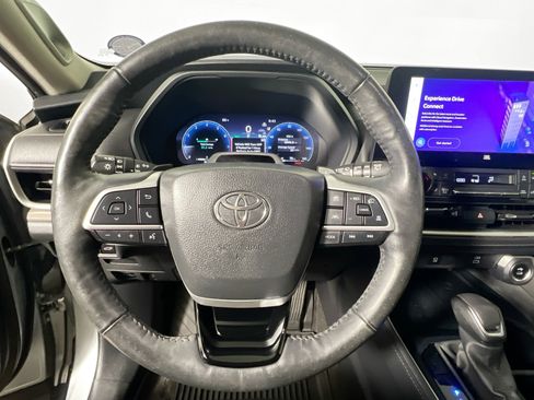 Used 2024 Toyota Grand Highlander AWD image 17