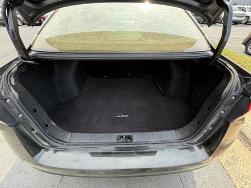 Used 2020 Nissan Versa SR FWD image 9