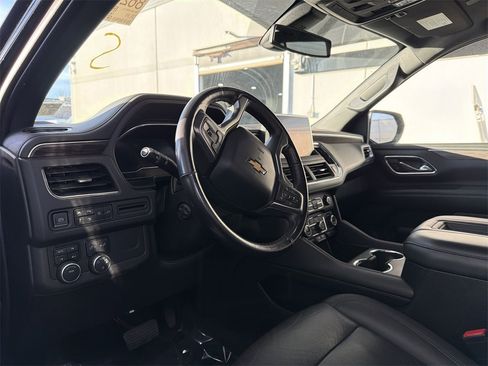 Used 2022 Chevrolet Suburban LT w/ Luxury Package image 7