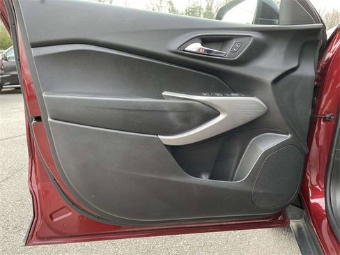 Used 2024 Chevrolet Trax RS w/ Driver Confidence Package image 17