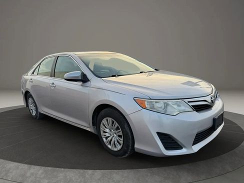 Used 2013 Toyota Camry LE w/ Preferred Accessory Pkg image 4