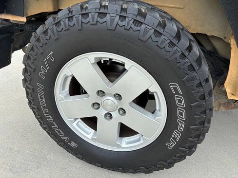 Used 2013 Jeep Wrangler Sport AWD/4WD image 38