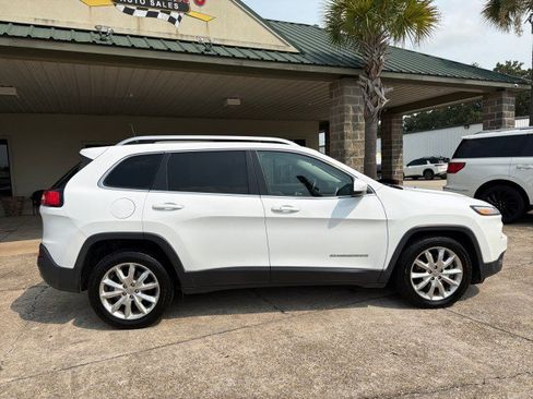 Used 2017 Jeep Cherokee Limited FWD image 2