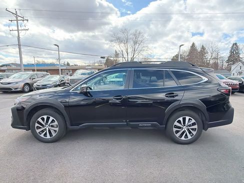 Used 2025 Subaru Outback Premium image 10
