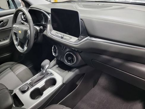Used 2024 Chevrolet Blazer LT w/ Convenience Package FWD image 17