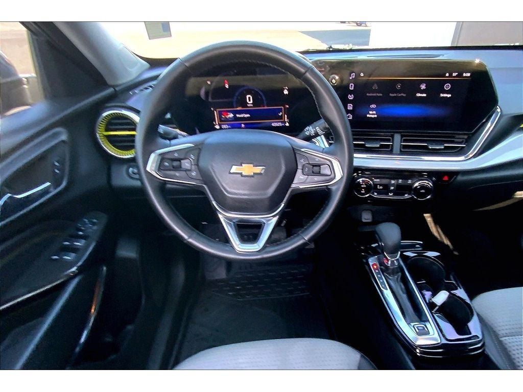 Used 2024 Chevrolet Trax LT w/ Sunroof Package FWD image 5