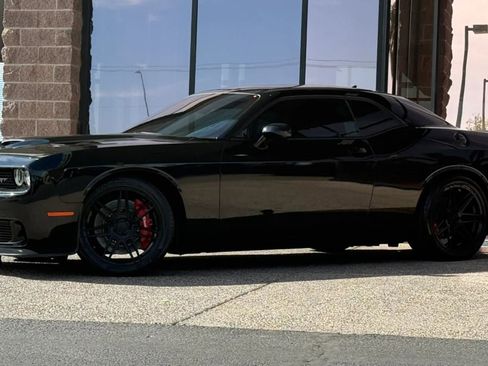 Used 2015 Dodge Challenger SRT Hellcat RWD image 3
