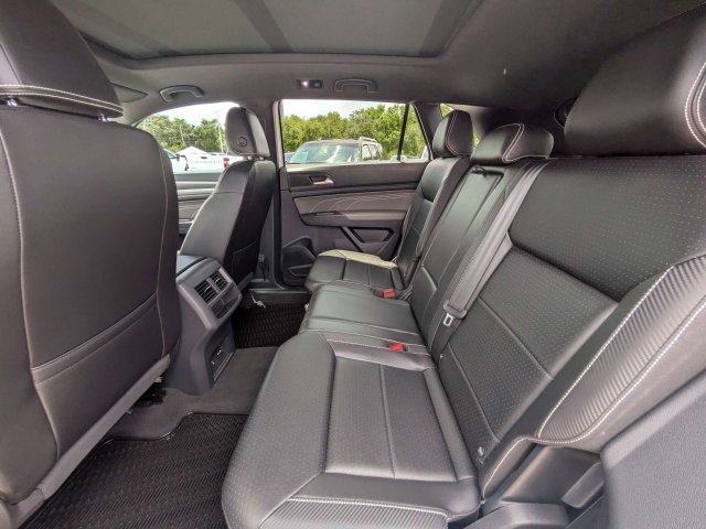 Used 2023 Volkswagen Atlas Cross Sport SEL R-Line AWD/4WD image 12