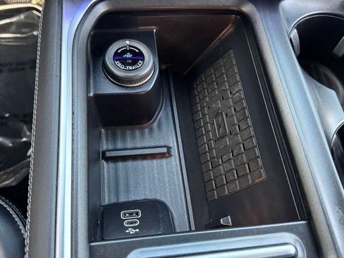 Used 2025 Ford Expedition Platinum AWD/4WD image 30