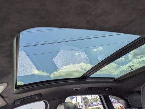 Used 2020 Porsche Macan Turbo image 22