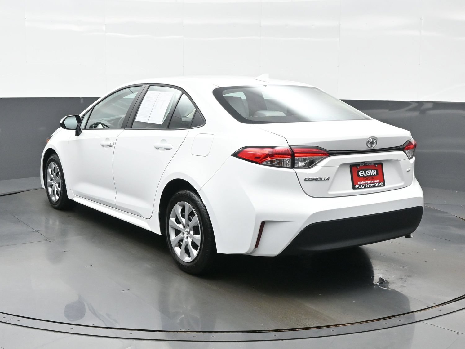 Used 2025 Toyota Corolla LE FWD image 4